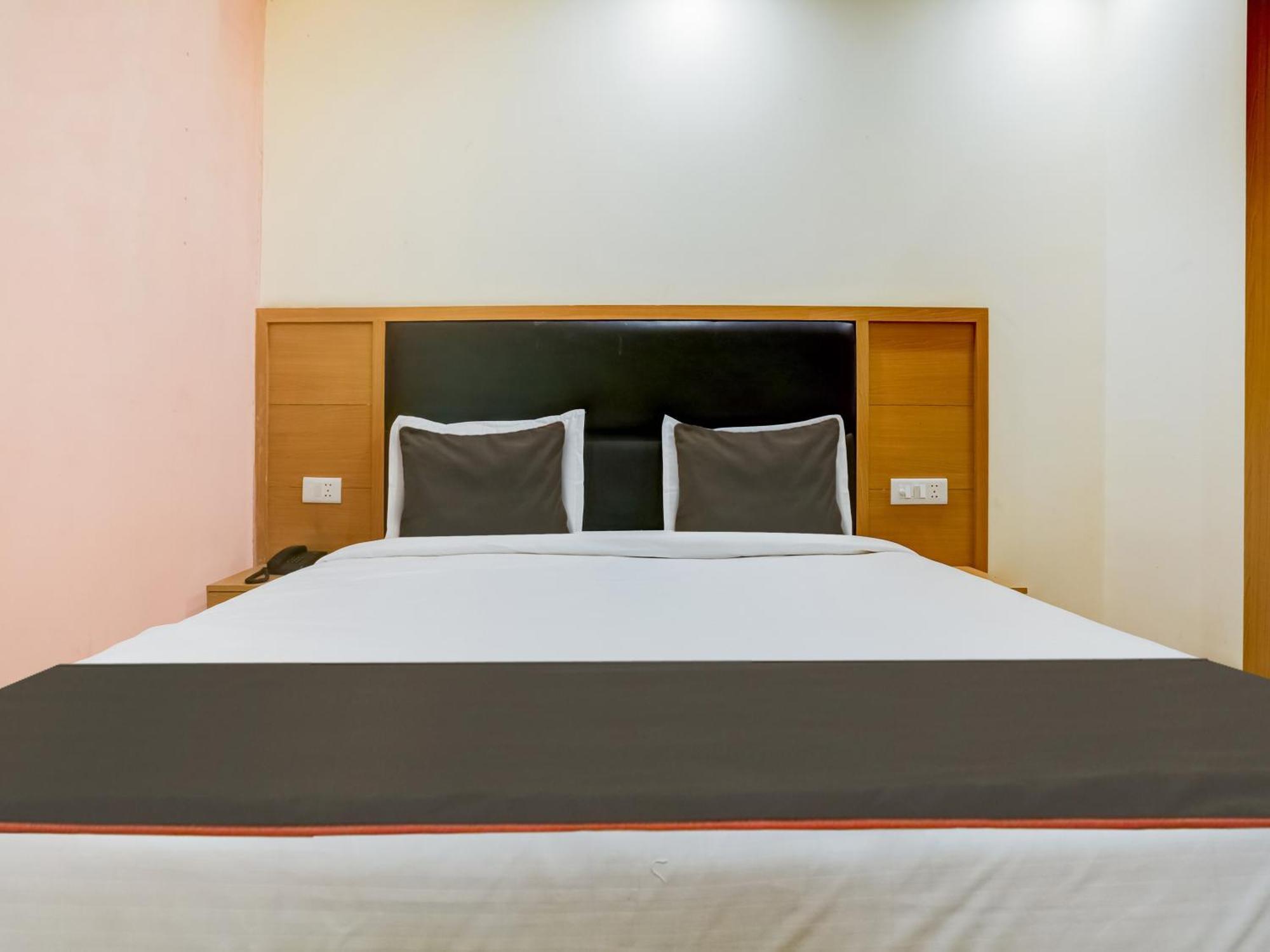 Hotel Collecion O White House Nowe Delhi Zewnętrze zdjęcie