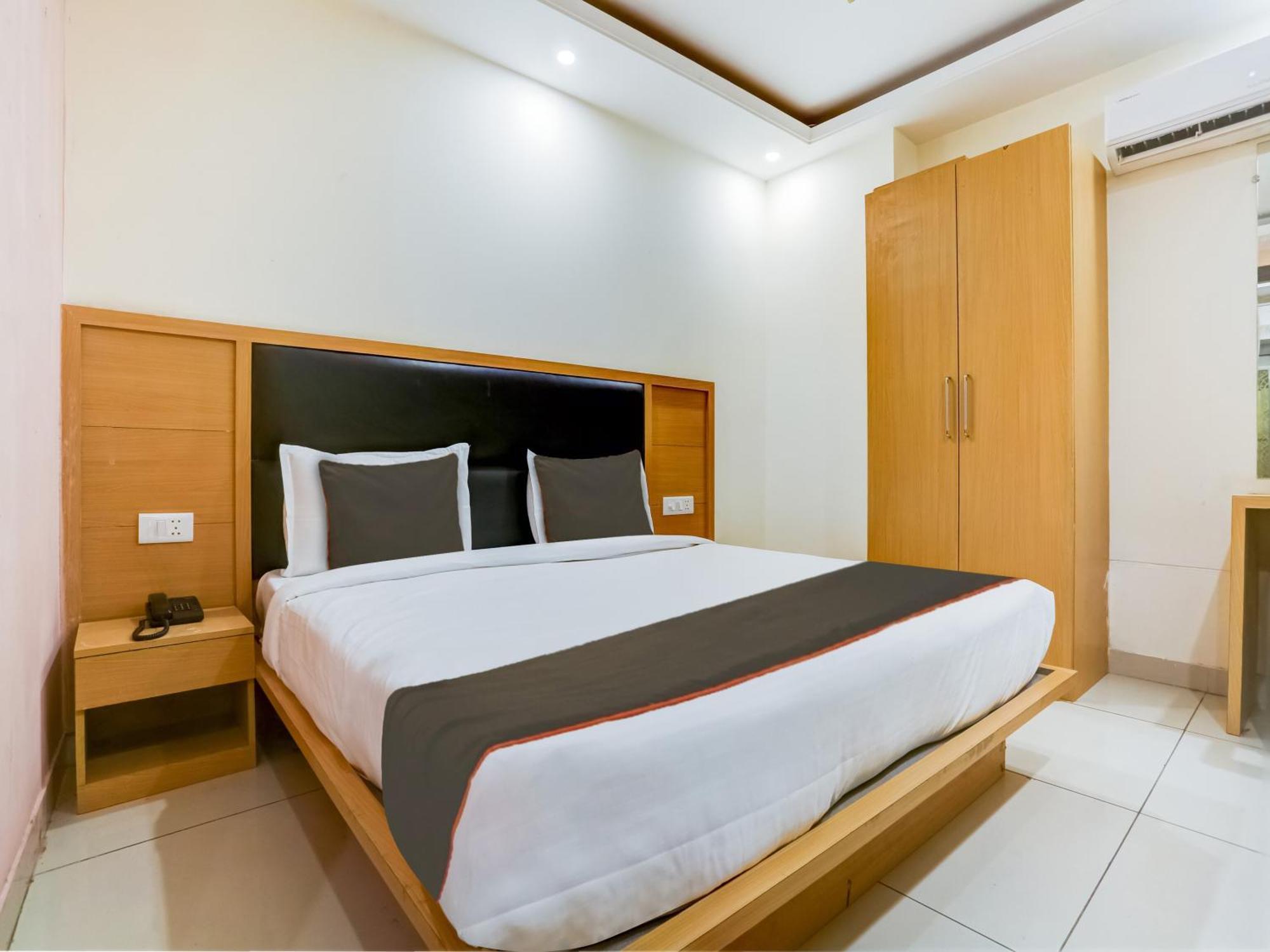Hotel Collecion O White House Nowe Delhi Zewnętrze zdjęcie